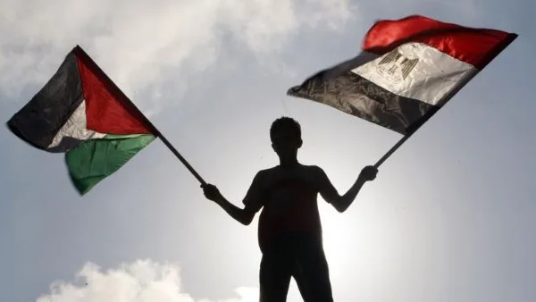 مصر والفلسطينيون: دور قيادي ومواقف راسخة في دعم حقوق الشعب الفلسطيني.. خبير يفسر أبعاد التحركات المصرية مصر والفلسطينيون: دور قيادي ومواقف راسخة في دعم حقوق الشعب الفلسطيني.. خبير يفسر أبعاد التحركات المصرية