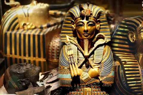 القناع الذهبي لتوت عنخ آمون سيتم نقله إلى المتحف المصري الكبير. القناع الذهبي لتوت عنخ آمون سيتم نقله إلى المتحف المصري الكبير.