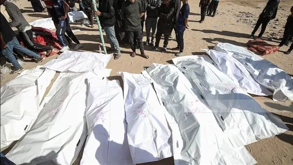 استشهاد 11 فلسطينيًا جراء قصف آخر للاحتلال الإسرائيلي في غزة استشهاد 11 فلسطينيًا جراء قصف آخر للاحتلال الإسرائيلي في غزة