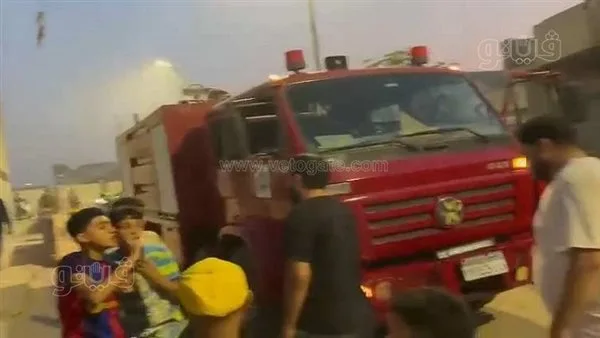 نشوب حريق في مستودع كرتون داخل مركز تجاري بالعاشر من رمضان (صور) نشوب حريق في مستودع كرتون داخل مركز تجاري بالعاشر من رمضان (صور)
