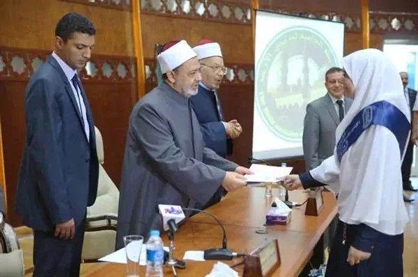 احتفالات وأماني في منازل أوائل المرحلة الابتدائية والإعدادية الأزهرية بالمحافظات.. والمكفوفون يتحدثون عن أسرار النجاح احتفالات وأماني في منازل أوائل المرحلة الابتدائية والإعدادية الأزهرية بالمحافظات.. والمكفوفون يتحدثون عن أسرار النجاح