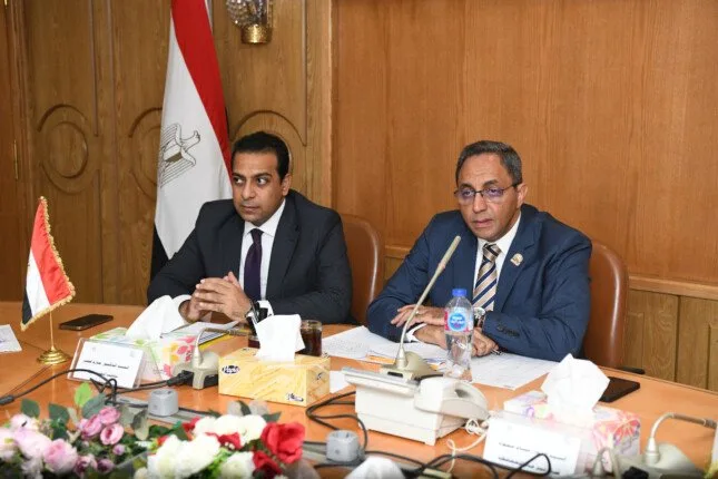 محافظ قنا يبحث قضايا القطاع الصحي ويحدد استراتيجيات تحسين الخدمات الطبية محافظ قنا يبحث قضايا القطاع الصحي ويحدد استراتيجيات تحسين الخدمات الطبية