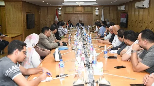 محافظ قنا يستعرض قضايا القطاع الصحي ويضع خططًا لتحسين الخدمات الطبية محافظ قنا يستعرض قضايا القطاع الصحي ويضع خططًا لتحسين الخدمات الطبية