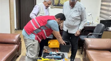 الهلال الأحمر المصري يوزع “حقائب الصيانة” على المستفيدين من برامجه في العريش.