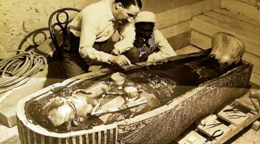 الملك الذهبي: رمز ثقافي في المتحف المصري الكبير الملك الذهبي: رمز ثقافي في المتحف المصري الكبير