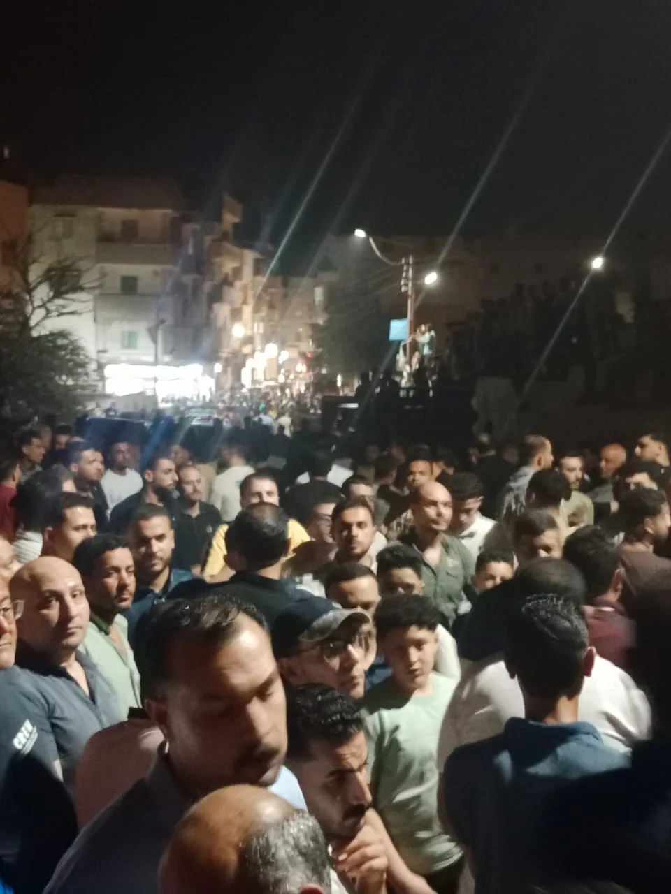 بأجواء مهيبة.. الآلاف يودعون جثمان أحمد المسلماني تاجر الذهب في مسقط رأسه بالبحيرة بأجواء مهيبة.. الآلاف يودعون جثمان أحمد المسلماني تاجر الذهب في مسقط رأسه بالبحيرة