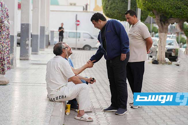 رئيس المجلس الرئاسي محمد المنفي خلال جولة في شوارع العاصمة طرابلس، الخميس 12 يونيو 2025 (المكتب الإعلامي للمنفي)