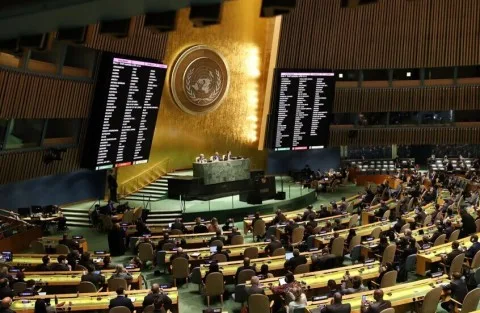 الأمم المتحدة تصدق على قرار إسباني يدعو إلى وقف فوري لإطلاق النار في غزة وتحث على اتخاذ “جميع الإجراءات الضرورية” للضغط على إسرائيل. الأمم المتحدة تصدق على قرار إسباني يدعو إلى وقف فوري لإطلاق النار في غزة وتحث على اتخاذ “جميع الإجراءات الضرورية” للضغط على إسرائيل.