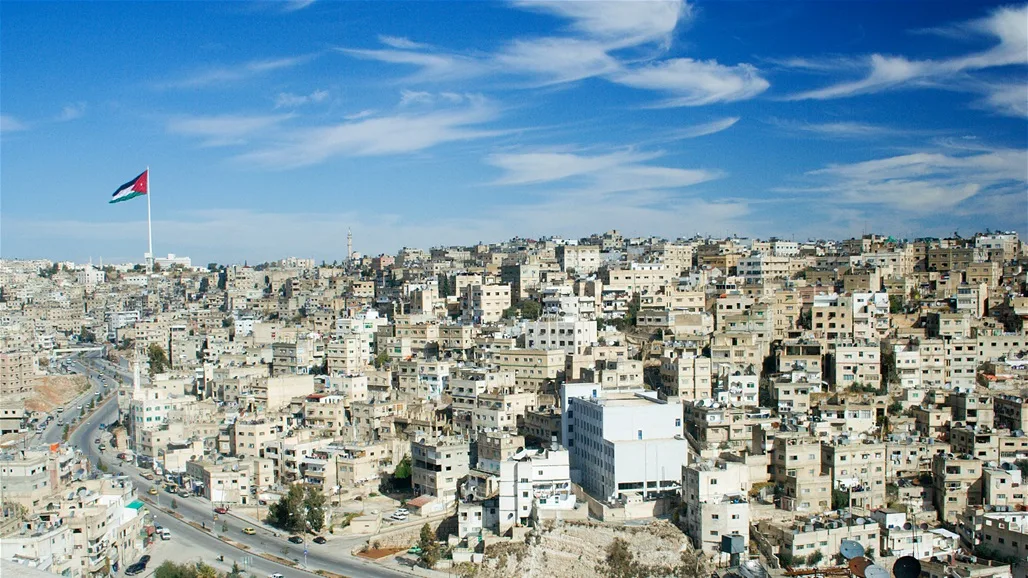 استماع إلى أصوات صفارات الإنذار في مدينة عمان الأردنية.