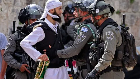 بعد الهجوم على إيران.. إسرائيل تُقفل الأقصى وتغلق الضفة الغربية مع ارتفاع غير مسبوق في الاستعدادات العسكرية في المستوطنات. بعد الهجوم على إيران.. إسرائيل تُقفل الأقصى وتغلق الضفة الغربية مع ارتفاع غير مسبوق في الاستعدادات العسكرية في المستوطنات.
