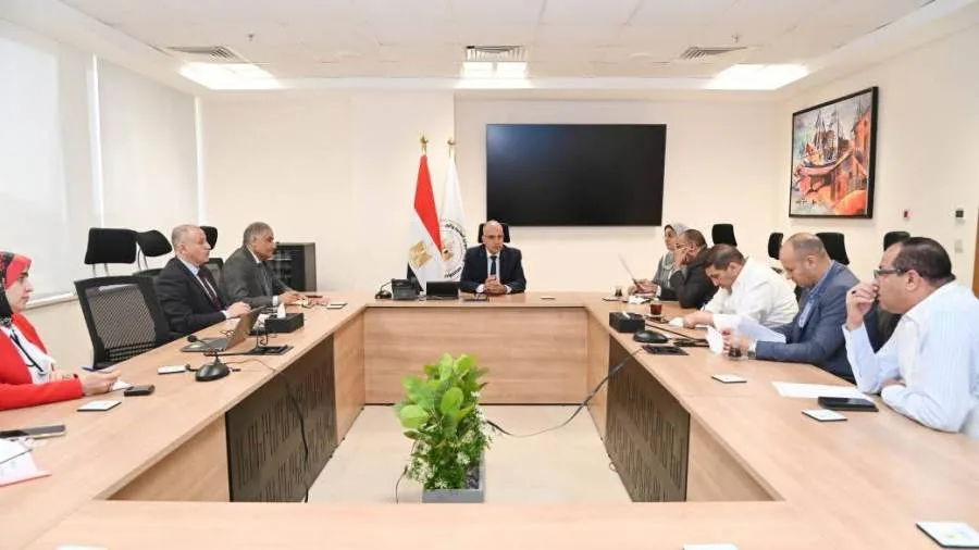 الدكتور سويلم يجتمع بمجموعة من أعضاء مجلس النواب لبحث طلبات المواطنين.