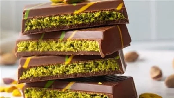 امرأة مصرية تسبب ذعرًا في بريطانيا بسبب حلوى دبي. امرأة مصرية تسبب ذعرًا في بريطانيا بسبب حلوى دبي.