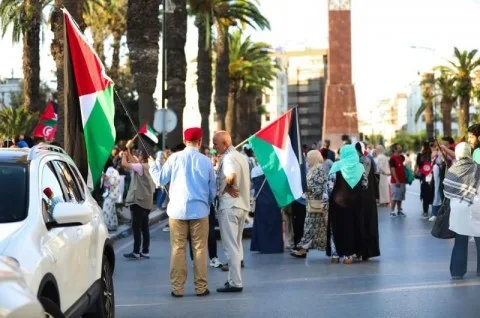 نشطاء تونسيون: “قافلة الصمود” مشروع لتحفيز الوعي حول غزة نشطاء تونسيون: “قافلة الصمود” مشروع لتحفيز الوعي حول غزة