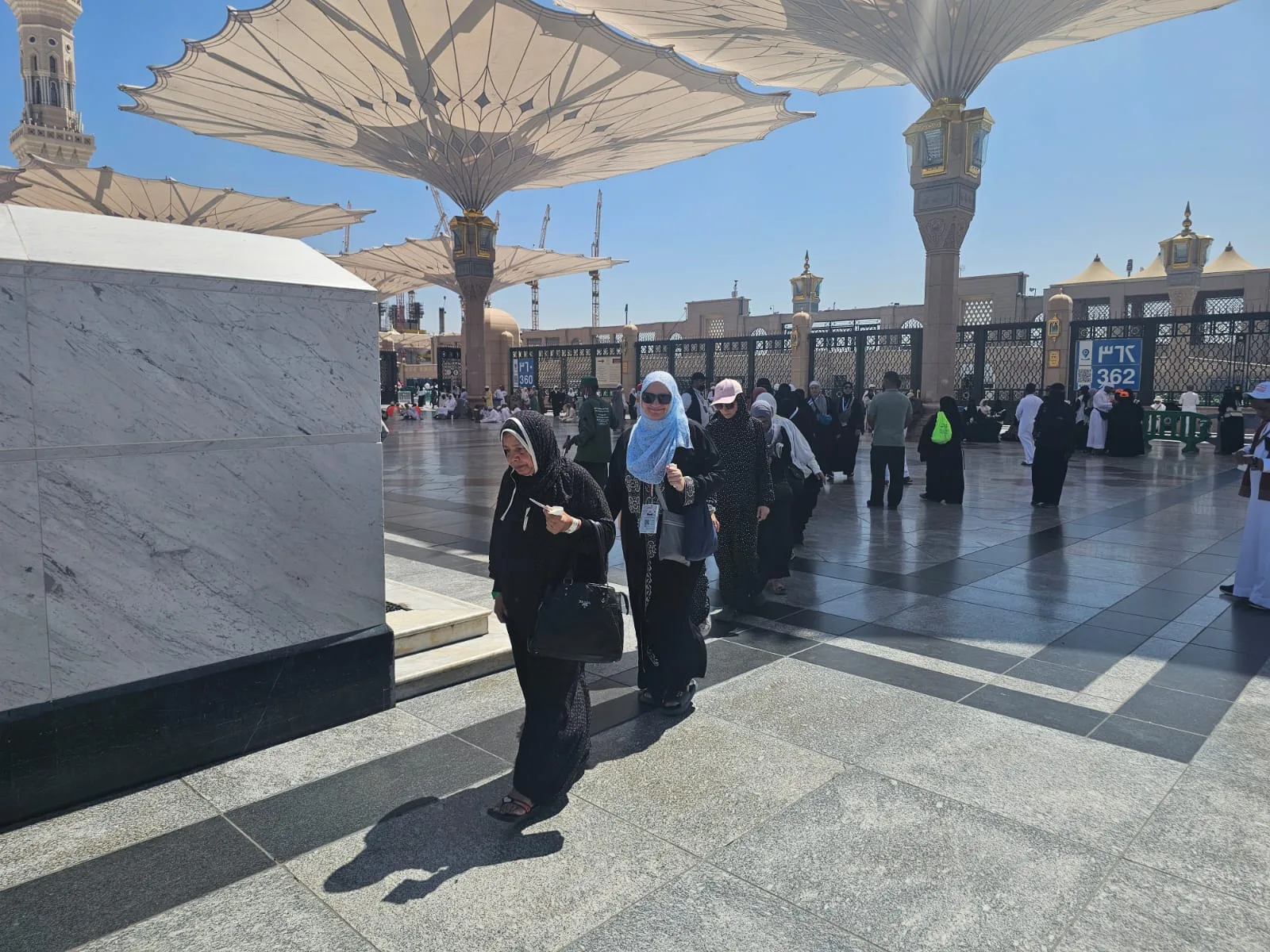 بعثة حج الجمعيات الأهلية ترتب جولات إلى الروضة الشريفة. بعثة حج الجمعيات الأهلية ترتب جولات إلى الروضة الشريفة.