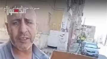 نداء من العلاء.. بائع يتمتع بمهارة قراءة القرآن بصوت المنشاوي (فيديو)