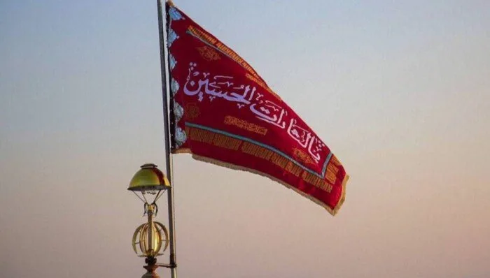 بعد الهجوم الإسرائيلي: ما دلالة رفع الأعلام الحمراء في إيران؟ بعد الهجوم الإسرائيلي: ما دلالة رفع الأعلام الحمراء في إيران؟