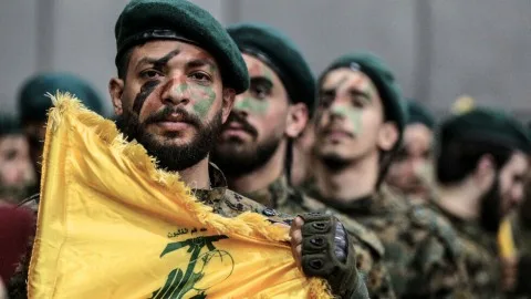 “حزب الله”: الضربات الإسرائيلية على إيران تُظهر أن العدو يتجاهل المنطق والقوانين، ويقوم بأعمال متهورة قد تؤدي لاندلاع الأزمات في المنطقة. “حزب الله”: الضربات الإسرائيلية على إيران تُظهر أن العدو يتجاهل المنطق والقوانين، ويقوم بأعمال متهورة قد تؤدي لاندلاع الأزمات في المنطقة.