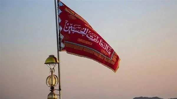 رفع علم الانتقام الأحمر فوق قبة مسجد جمكران في مدينة قم الإيرانية رفع علم الانتقام الأحمر فوق قبة مسجد جمكران في مدينة قم الإيرانية