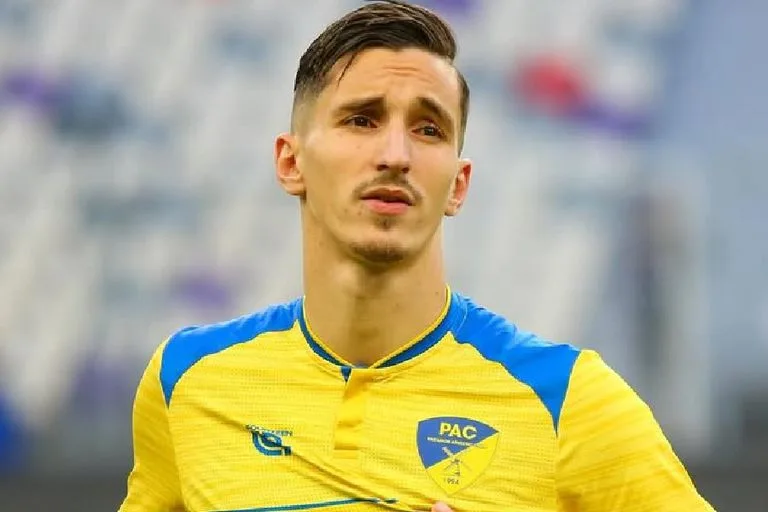 الجميع يسعى للحصول عليه.. العروض تتوالى على “بلايلي الجديد” الجميع يسعى للحصول عليه.. العروض تتوالى على “بلايلي الجديد”