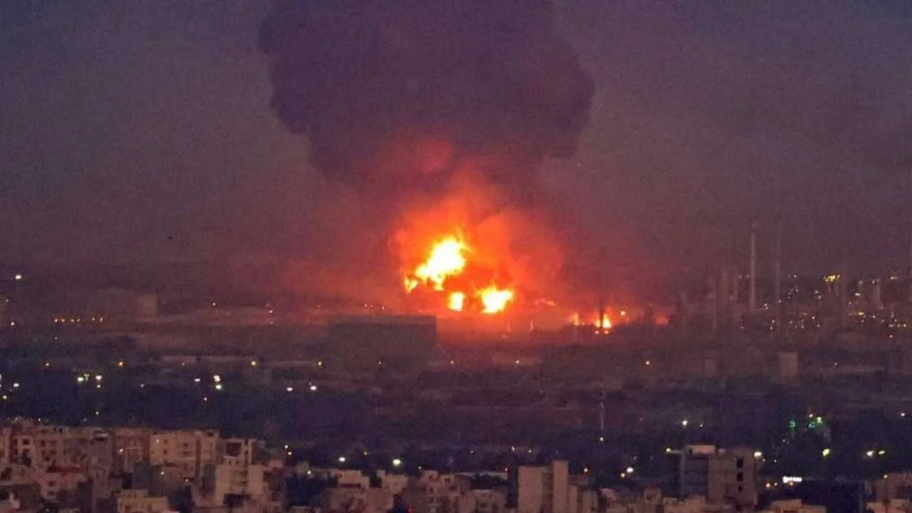 إيران تُعلن تمكنها من إخماد حرائق نشبت نتيجة لضربات إسرائيلية على منشآت الغاز.