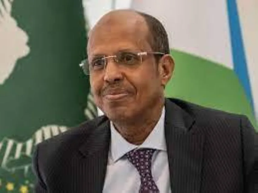رئيس مفوضية الاتحاد الأفريقي يعبر عن عميق انزعاجه من الهجوم الإسرائيلي على إيران. رئيس مفوضية الاتحاد الأفريقي يعبر عن عميق انزعاجه من الهجوم الإسرائيلي على إيران.