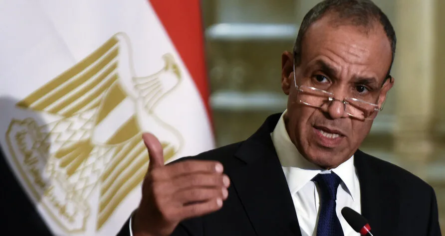 وزير الخارجية المصري يتحدث إلى نظيره الإيراني: مصر ترفض وتندد بانتهاك سيادة الدول وسلامتها وزير الخارجية المصري يتحدث إلى نظيره الإيراني: مصر ترفض وتندد بانتهاك سيادة الدول وسلامتها