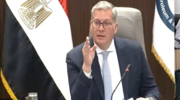 وزير البترول يزور موقع استلام السفينة الثالثة للتغييز في ميناء العين السخنة