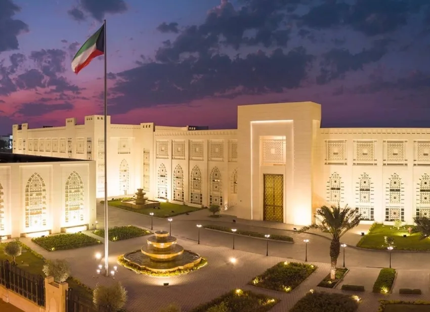 الكويت تندد بالهجمات الإسرائيلية على إيران الكويت تندد بالهجمات الإسرائيلية على إيران