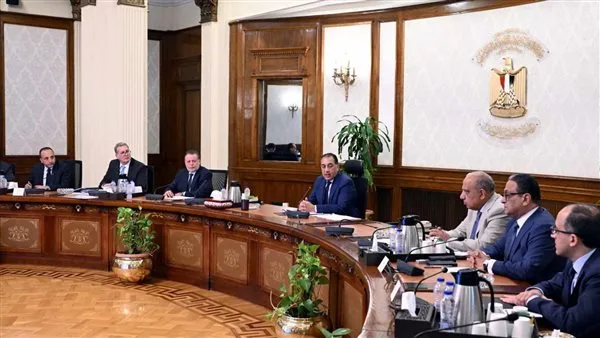رئيس الوزراء يتابع استراتيجية تأمين مخزون كافٍ من الوقود والغاز الطبيعي رئيس الوزراء يتابع استراتيجية تأمين مخزون كافٍ من الوقود والغاز الطبيعي