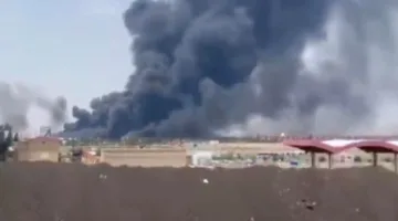 تصاعد سحب كثيفة من الدخان من مطار تبريز في إيران