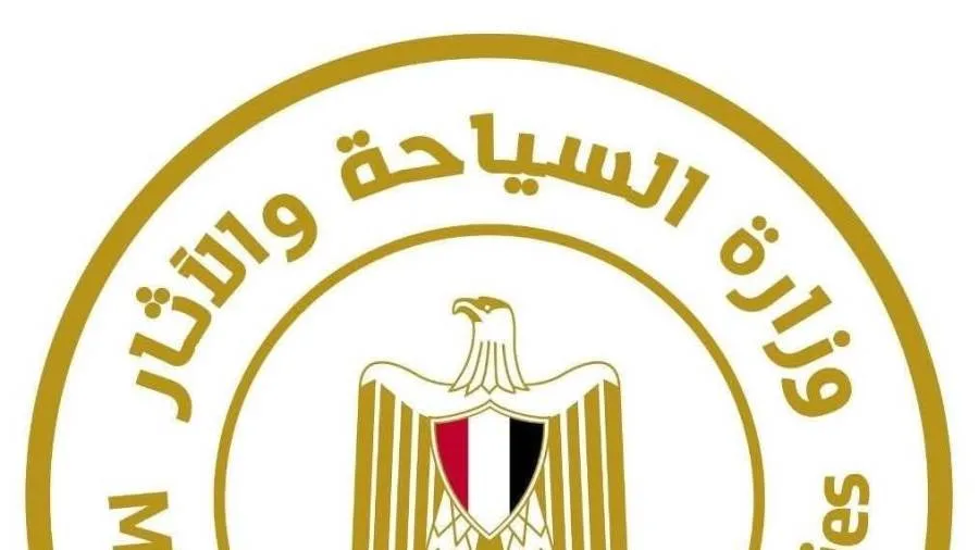وزير السياحة والآثار يراقب سير العمل في غرفة عمليات تنظيم الحركة السياحية في مصر وزير السياحة والآثار يراقب سير العمل في غرفة عمليات تنظيم الحركة السياحية في مصر