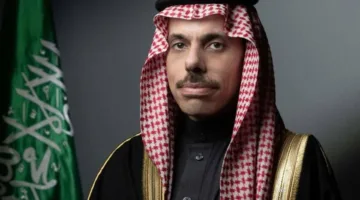 وزير الخارجية السعودي ووزير الخارجية الكويتي يناقشان عبر الهاتف الهجوم الإسرائيلي على إيران وتأثيراته الإقليمية.