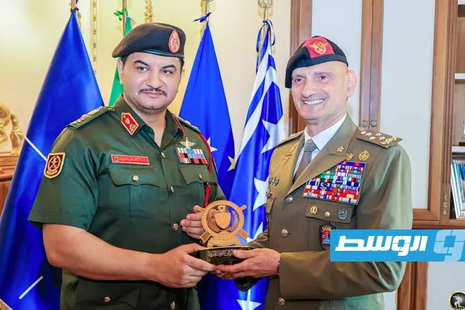 صدام حفتر يجري محادثات مع قائد الأركان الإيطالي حول تدريب قوات خفر السواحل وحرس الحدود صدام حفتر يجري محادثات مع قائد الأركان الإيطالي حول تدريب قوات خفر السواحل وحرس الحدود