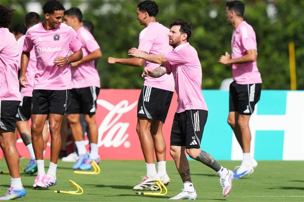 كأس العالم للأندية: ميسي يشرف على تدريبات إنتر ميامي قبل لقاء الأهلي كأس العالم للأندية: ميسي يشرف على تدريبات إنتر ميامي قبل لقاء الأهلي