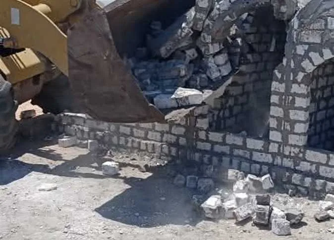 «كفرالشيخ» تتخلص من 117 مقبرة غير قانونية في «مطوبس» (صور) «كفرالشيخ» تتخلص من 117 مقبرة غير قانونية في «مطوبس» (صور)