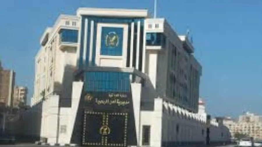 مقتل وإصابة أربعة أشخاص في حادث تصادم على طريق الخدمات مقتل وإصابة أربعة أشخاص في حادث تصادم على طريق الخدمات