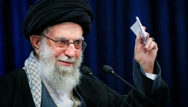 رئيس مجلس الأمن القومي الإسرائيلي ينفي وجود خطة لاستهداف المرشد الأعلى الإيراني علي خامنئي.