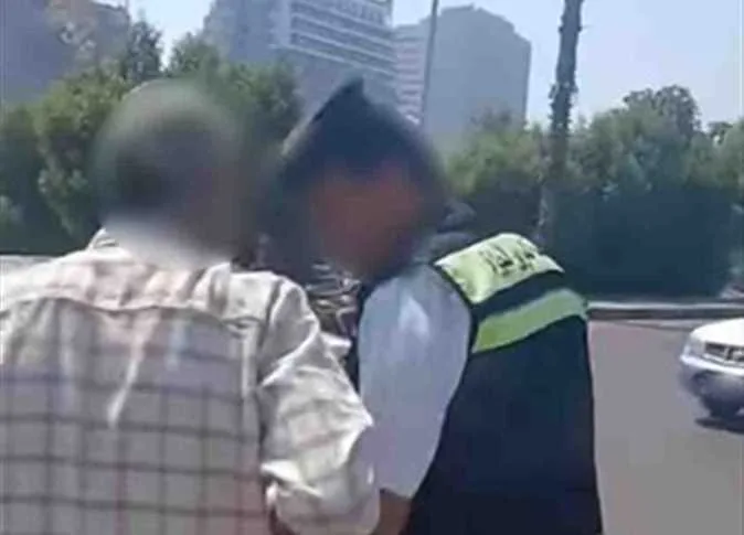 بيان أول من وزارة الداخلية حول اعتداء شخصين على أحد عناصر المرور في الجيزة بيان أول من وزارة الداخلية حول اعتداء شخصين على أحد عناصر المرور في الجيزة