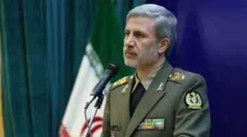 السيد الخامنئي يعين اللواء حاتمي قائدًا للقوات المسلحة الإيرانية.
