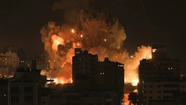 جيش الاحتلال يدعو الإسرائيليين للاختباء في الملاجئ جيش الاحتلال يدعو الإسرائيليين للاختباء في الملاجئ