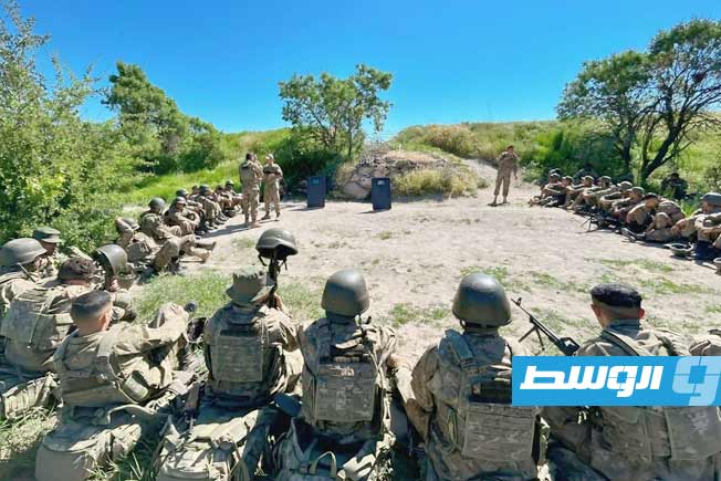 جانب من التدريب العسكري لعناصر اللواء «53 مشاة مستقل» في تركيا. (رئاسة الأركان العامة)