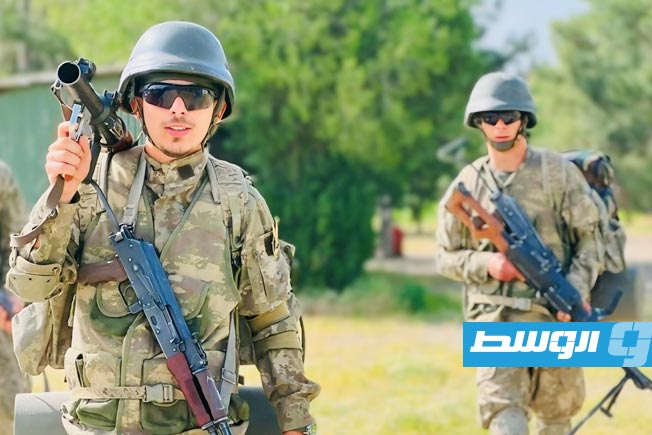 جانب من التدريب العسكري لعناصر اللواء «53 مشاة مستقل» في تركيا. (رئاسة الأركان العامة)