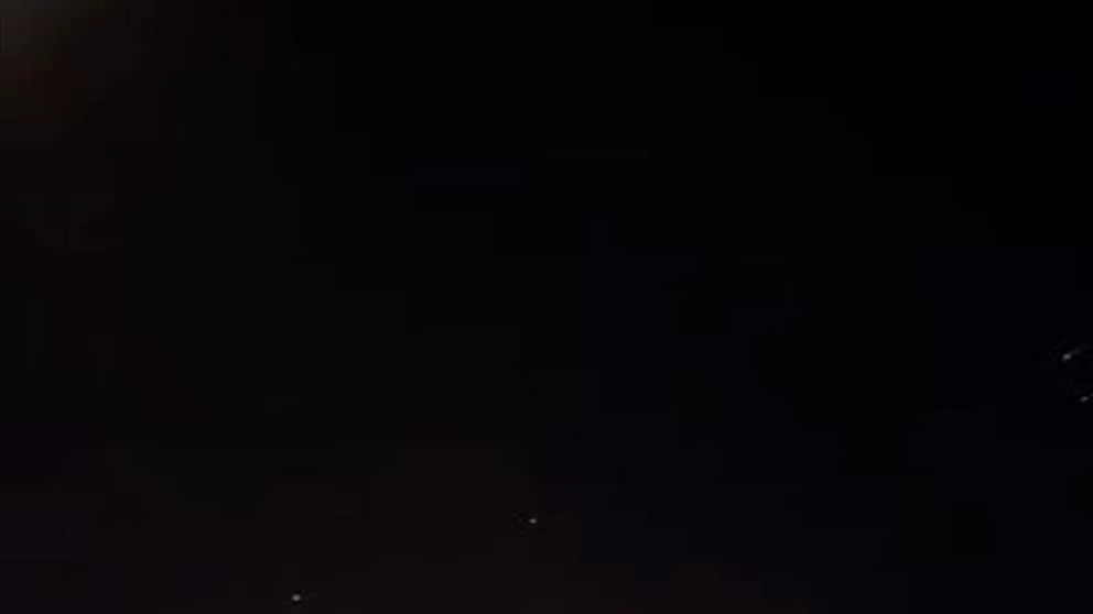 لحظة انطلاق الصواريخ نحو وسط إسرائيل (فيديو) لحظة انطلاق الصواريخ نحو وسط إسرائيل (فيديو)