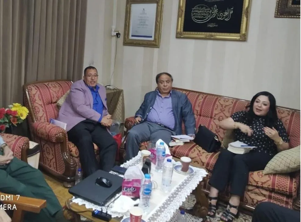 الناقد محمد عبدالعال يستعرض مبادرة الأكاديمية سارة حواس لترجمة الشعر الأمريكي الناقد محمد عبدالعال يستعرض مبادرة الأكاديمية سارة حواس لترجمة الشعر الأمريكي