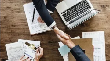 هل يحق للعميل الحصول على مزايا إضافية إذا كان لديه تاريخ طويل مع البنك؟