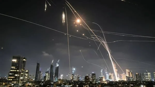 جيش الاحتلال: الأراضي الإسرائيلية تتعرض لقصف بالصواريخ الإيرانية بالكامل جيش الاحتلال: الأراضي الإسرائيلية تتعرض لقصف بالصواريخ الإيرانية بالكامل