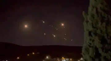 قصف إيراني شديد يستهدف تل أبيب والقدس… والملاجئ تملأ بالإسرائيليين