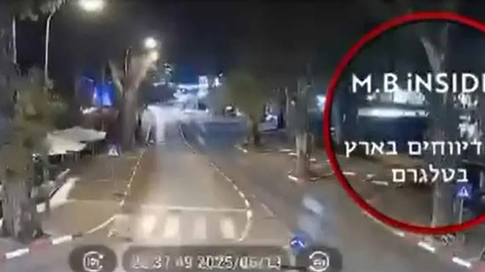لحظة انهيار صاروخ إيراني في منطقة روش بينا (فيديو) لحظة انهيار صاروخ إيراني في منطقة روش بينا (فيديو)