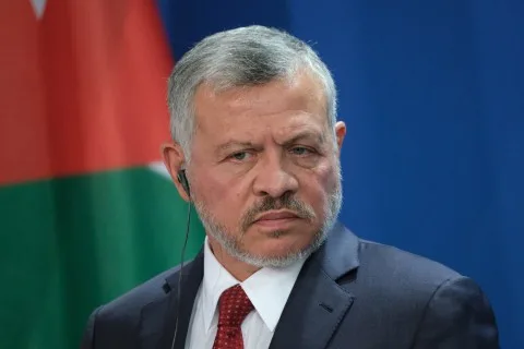الملك الأردني ينبه من مخاطر التصعيد على أمن المنطقة ويشدد على أن الهجوم الإسرائيلي على إيران سيؤدي إلى تداعيات سلبية. الملك الأردني ينبه من مخاطر التصعيد على أمن المنطقة ويشدد على أن الهجوم الإسرائيلي على إيران سيؤدي إلى تداعيات سلبية.