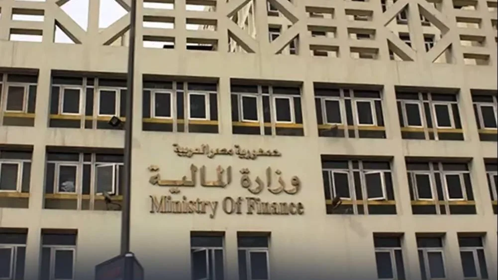 محلل مالي: إصدار السندات لتقليل الدين العام يعد خطوة لجذب الاستثمارات الخارجية. محلل مالي: إصدار السندات لتقليل الدين العام يعد خطوة لجذب الاستثمارات الخارجية.